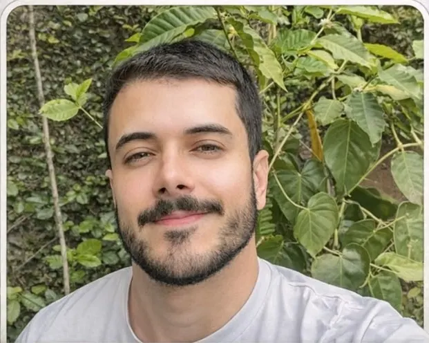 Vinícius, fisioterapeuta e proprietário da Corpore Pilates