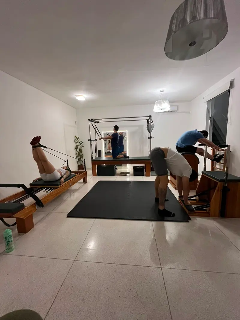 Estúdio Corpore Pilates — alunos praticando Pilates